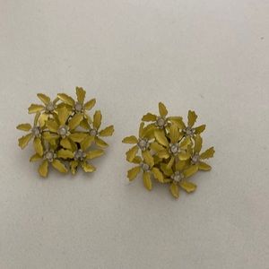 Vintage clip on Daisy cluster yellow earrings